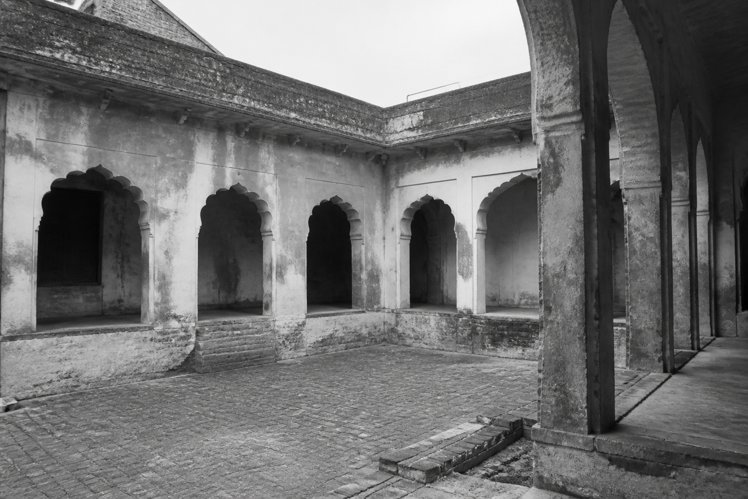 A courtyard study inspired by nineteenth-century Punjab. Contemporary AI illustration.